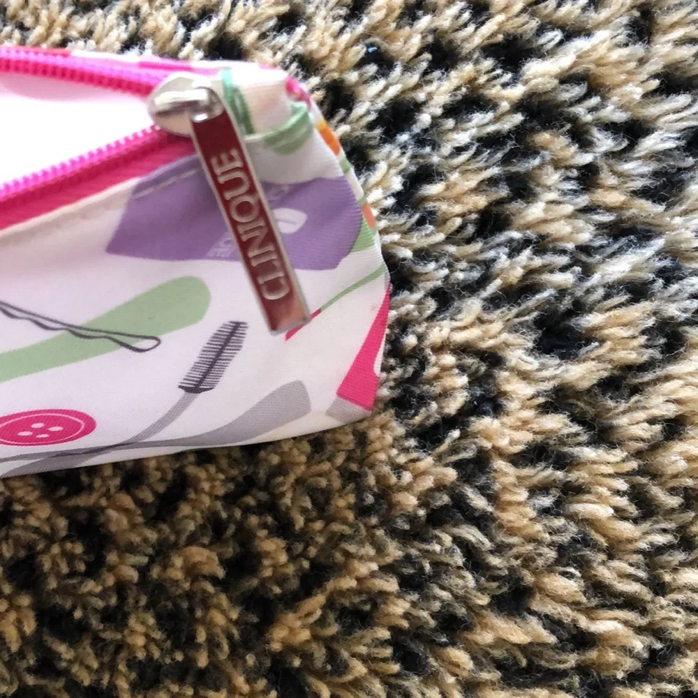 CLINIQUE COLORFUL COSMETIC BAG.